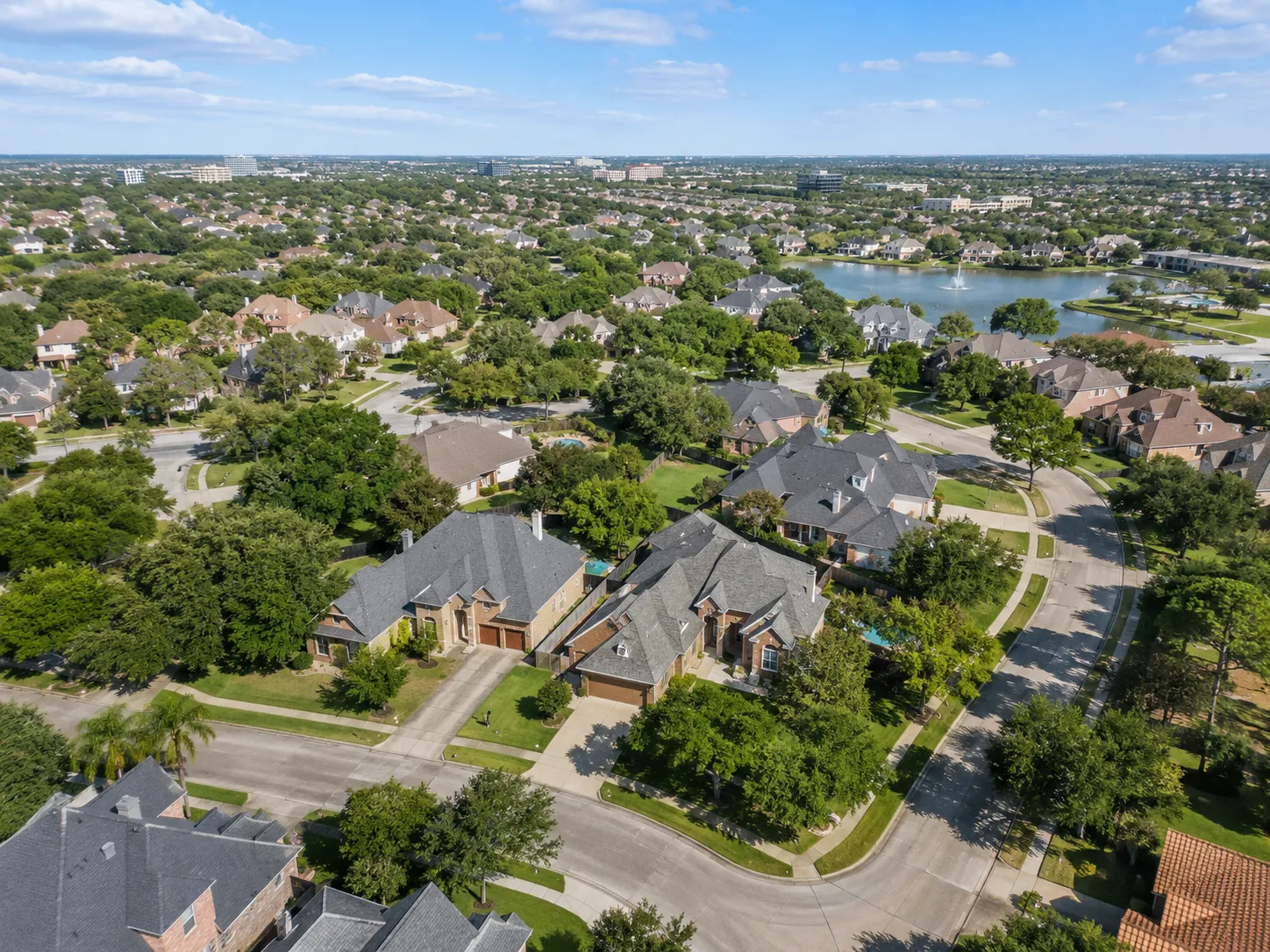 Cash home buyers Sugar Land TX purchasing houses as is