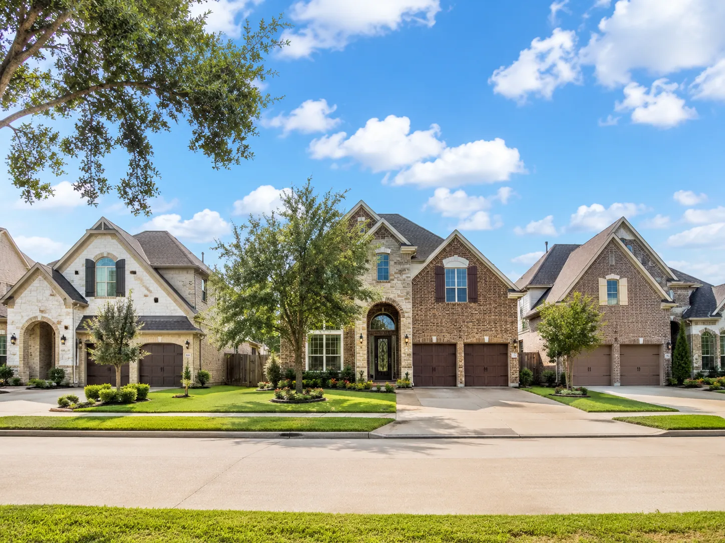 Sell my house fast Sugar Land TX in a local residential neighborhood