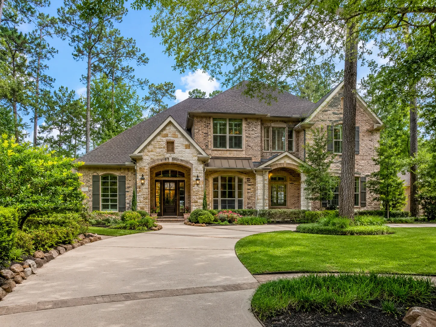 We buy houses The Woodlands TX near wooded parks and residential pathways